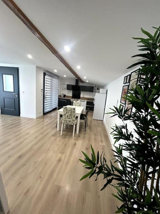 Cocon Chaleureux Au Coeur De Mirepoix Apartment เมียร์พัวซ์ ภายนอก รูปภาพ
